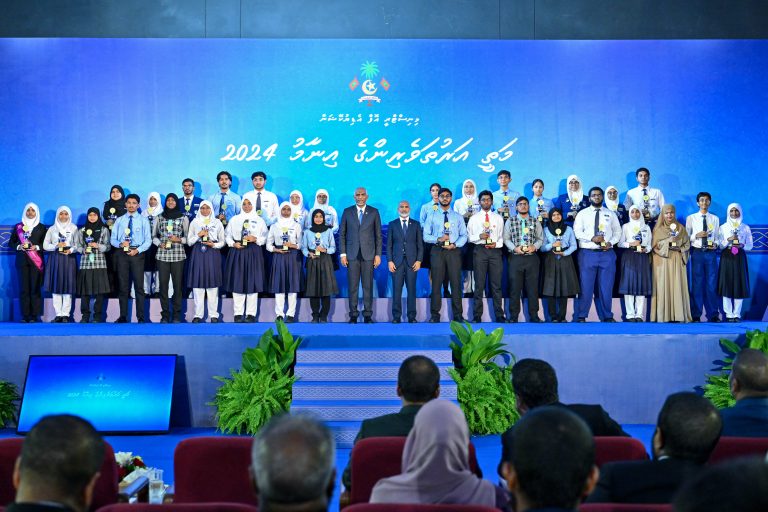"މަތީ އަރުތަވެރިންގެ އިނާމު 2024" ގެ ފަސްވަނަ ދަންފަޅި ރައީސް ޝަރަފުވެރިކޮށްދެއްވައިފި