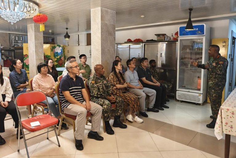 އެމްއެންޑީއެފްއިން ޗައިނާ އެމްބަސީގެ މުވައްޒަފުންނަށް ފަޔަރ އެވެއާނަސް ޕްރޮގްރާމެއް ހިންގައިފި