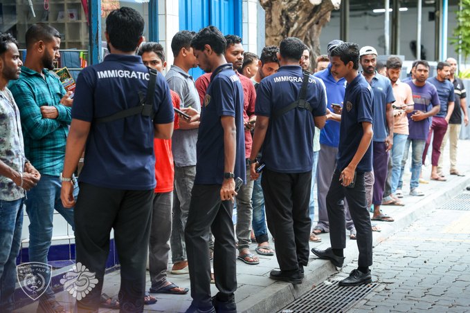 ގަވާއިދާ ހިލާފަށް އުޅެމުންދިޔަ 35 ބިދޭސީއަކު އިމިގްރޭޝަންގެ ބެލުމުގެ ދަށަށް ގެންގޮސްފި