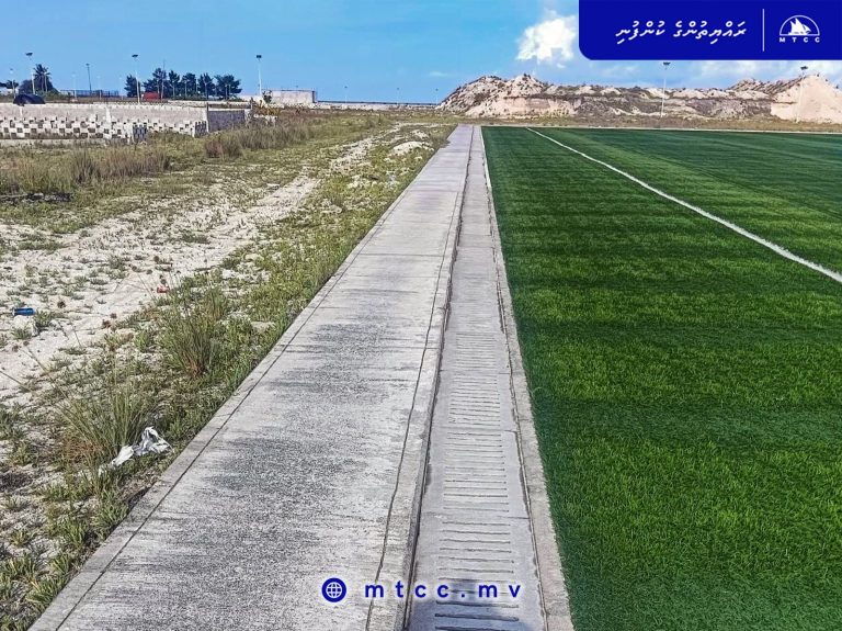 ހިންމަފުށީ ފުޓްބޯޅަ ދަނޑުގައި ފެންސާއި ލައިޓިން ހަރުކުރުމުގެ އަމަލީ މަސައްކަތް ފަށަން ތައްޔާރުވެއްޖެ