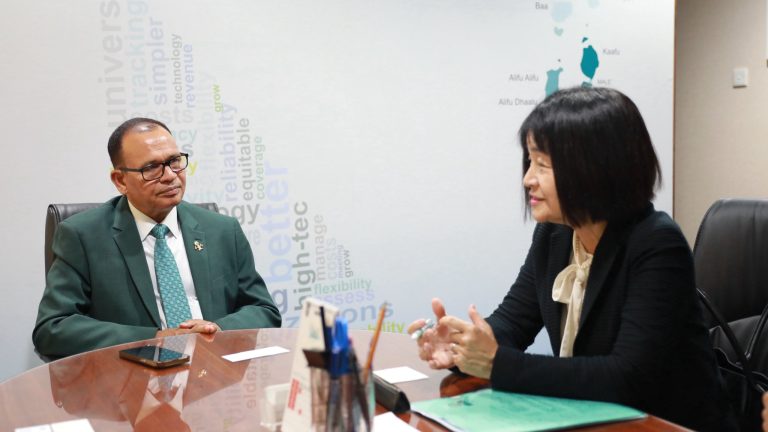 ޖަޕާނު ސަރުކާރުން ދިވެހިރާއްޖެއަށް ކަނޑައަޅުއްވާފައިވާ ސަފީރު، މިނިސްޓަރ އާދަމް ޝަރީފާ ބައްދަލުކުރައްވައިފި