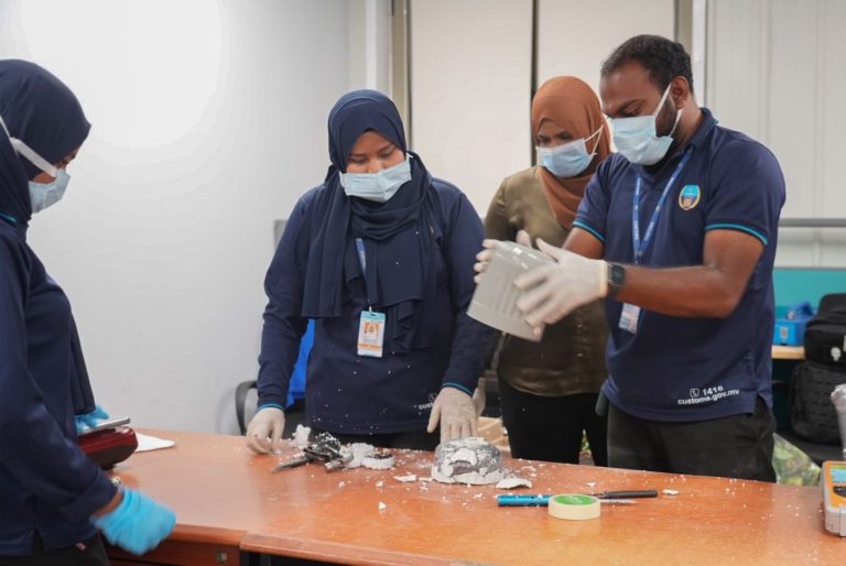 ވައިގެ މަގުން ރާއްޖެއަށް އެތެރެކުރަން އުޅުނު 18 ކިލޯގެ މަސްތުވާތަކެތި އަތުލައިގަނެފި
