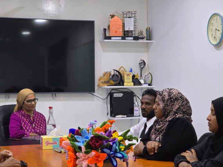 ވަޒީރު ޑރ. މާރިޔާ ކެލާ ކައުންސިލާއި ބައްދަލު ކުރައްވައި ދަނޑުވެރިކަމުގައި ކުރިމަތިވާ ގޮންޖެހުންތަކާ ގުޅިގެން މަޝްވަރާކުރައްވައިފި