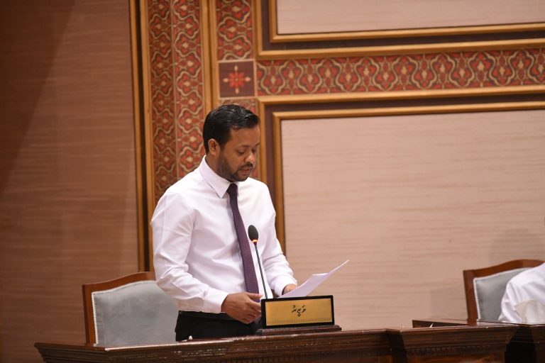 މަސައްކަތް ކުރަނީ 2026 ގެ ނިޔަލަށް ހުރިހާ ރަށަކަށް ފެނާއި ނަރުދަމާ ފޯރުކޮށްދިނުމަށް: ވަޒީރު