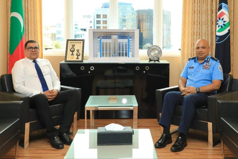 އިމިގްރޭޝަންގެ ކޮންޓްރޯރަރ އަޙްމަދު ފަސީޙް، ސީޕީގެ އަރިހަށް އިޙްތިރާމްގެ ޒިޔާރަތެއް ކުރައްވައިފި