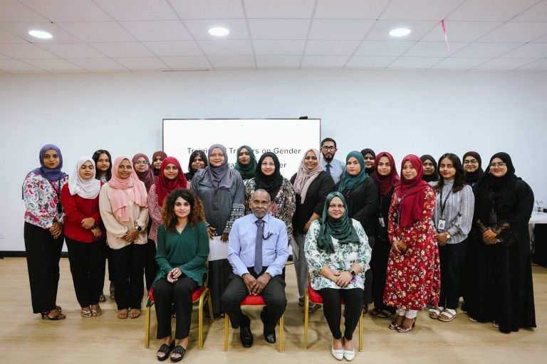 ޖެންޑަރ ސެންސިޓައިޒޭޝަން އަދި މެއިންސްޓްރީމިންގ ގެ ޓީއޯޓީ ޕްރޮގްރާމް ނިންމައިފި