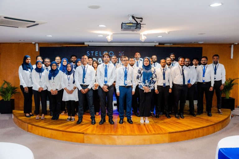 ސްޓެލްކޯގެ މުވައްޒަފުންނަކީ ގޮންޖެހުން އަރައިގަތުމުގެ ޚާއްސަ ސިފައެއް ލިބިފައިވާ ބައެއް