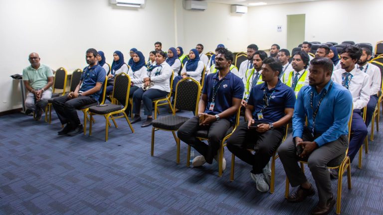 އާ ޓާމިނަލުގައި ހިދުމަތްދޭނެ ތިބޭ މުވައްޒަފުންނަށް ޚާއްސަ ތަމްރީނުތަކެއް ފަށައިފި