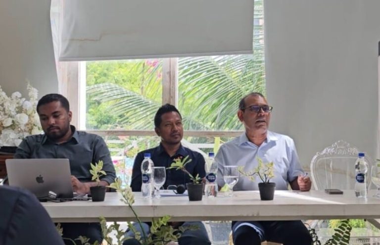 ޑިމޮކްރެޓްސް ޕާޓީގެ މެމްބަރުން އަލުން އެމްޑީޕީއާ ގުޅުމަށް ނިންމައި ގަރާރެއް ފާސްކޮށްފި