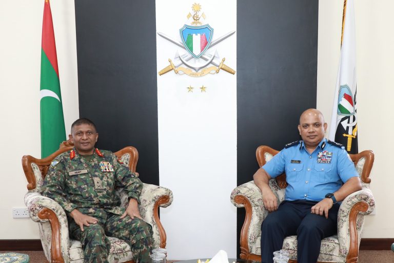 ސީޕީ ނަވީން އާއި ޗީފް އޮފް ޑިފެންސް ފޯސް ބައްދަލުކުރައްވައިފި