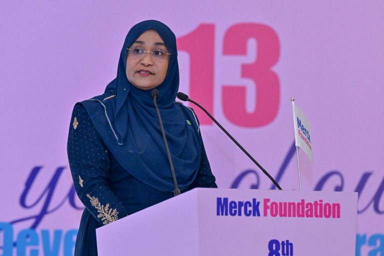 މެޑަމް ސާޖިދާ، ފަސްޓް ލޭޑީސް އިނިޝިއޭޓިވްގެ 7 ވަނަ ސަމިޓުގެ އިފްތިތާޙީ ސެޝަންގައި ތަޤުރީރުކުރައްވައިފި