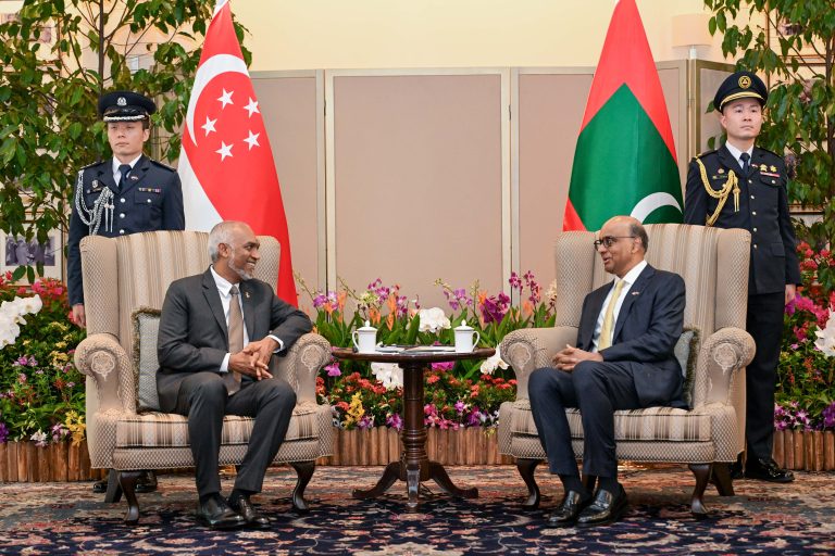 ރައީސް ސިންގަޕޫރުގެ ރައީސްގެ އަރިހަށް އިޙްތިރާމްގެ ޒިޔާރަތެއް ކުރައްވައިފި
