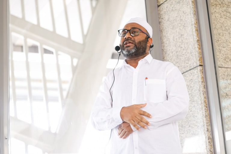 އަރަފާތު ދުވަހު ފަަލަސްޠީނުގެ އަޚުންނާއި އުޚުތުންނަށް ހެޔޮ ދުޢާކުރުމަކީ ކޮންމެހެންވެސް ކުރަންޖެހޭ ކަމެއް: ވަޒީރު