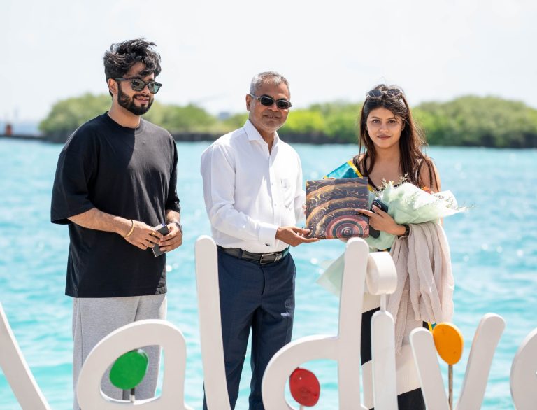 މިއަހަރުގެ 1 މިލިއަންވަނަ ފަތުރުވެރިޔާ އަށް ހޫނު މަރުޙަބާއެއް ކިޔައިފި
