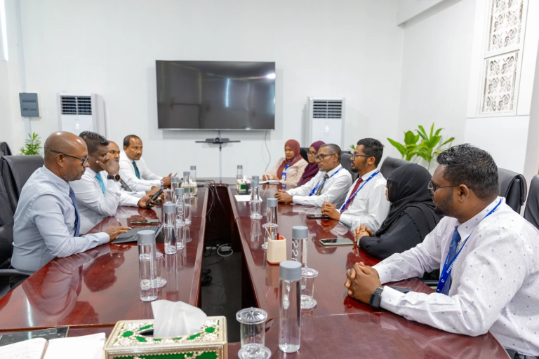 ކަނޑުހުޅުދޫގެ ބިން ހިއްކުމާއި ބަނދަރު ހެދުމުގެ މަޝްރޫޢުތަކާއި ގުޅޭގޮތުން މަޝްވަރާކޮށްފި