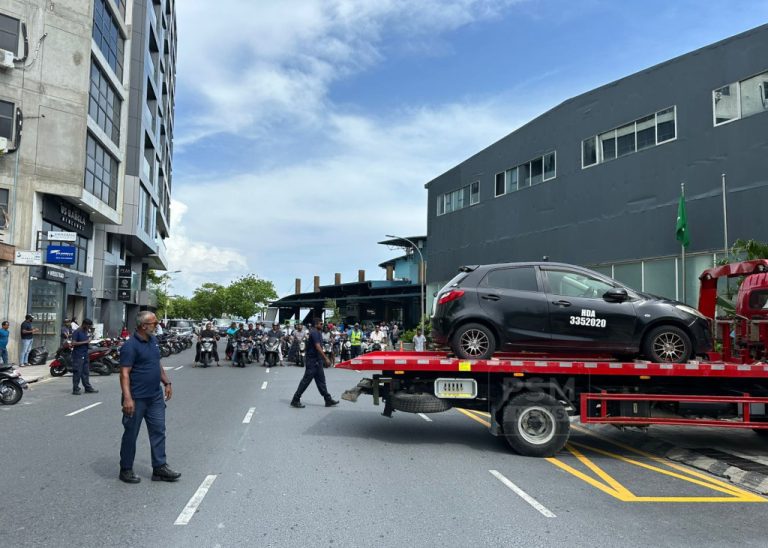 ބޮޑުތަކުރުފާނުމަގުގައި އާންމު ދަތުރުފަތުރަށް ދަތިވާގޮތަށް ޕާކުކޮށްފައި ހުންނަ އުޅަނދުތައް ޓޯވކުރަނީ