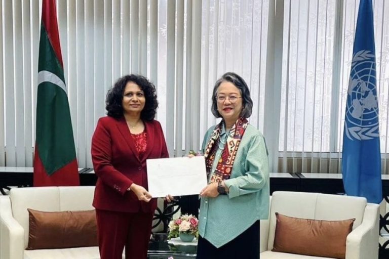 ޔޫއެންއެސްކެޕް އަށް ރާއްޖެއިން ކަނޑައަޅުއްވާފައިވާ ދާއިމީ މަންދޫބު މަޤާމުގެ ފަތްކޮޅު މިއަދު އަރުވައިފި