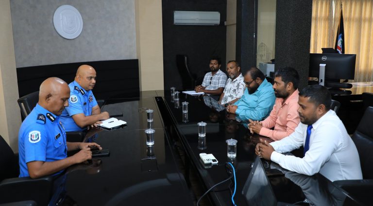 ސީޕީ ނަވީން ކޮނޑޭ ކައުންސިލް މެމްބަރުންނާ ބައްދަލުކުރައްވައިފި