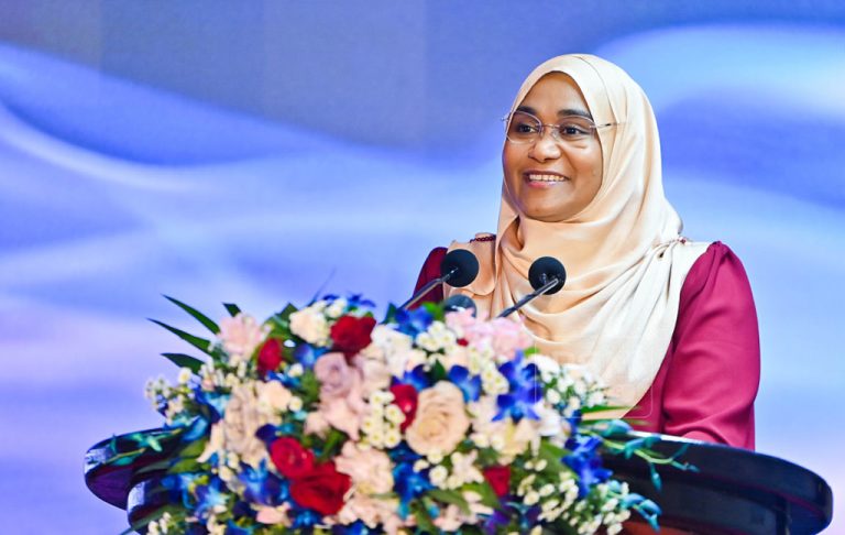 ފަސްޓް ލޭޑީސް އިނިޝިއޭޓިވްގެ 7 ވަނަ ސަމިޓު ޝަރަފުވެރިކޮށްދެއްވުމަށް، މެޑަމް ސާޖިދާ ދުބާއީއަށް ފުރާވަޑައިގެންފި