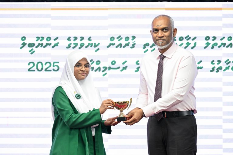 ފަލާޙްގެ ކީރިތި ޤުރުއާން ކިޔެވުމުގެ ރަންޔޫބީލް މުބާރާތުގެ އިނާމު ދިނުމުގެ ރަސްމިއްޔާތު، ރައީސް ޝަރަފުވެރި ކޮށްދެއްވައިފި