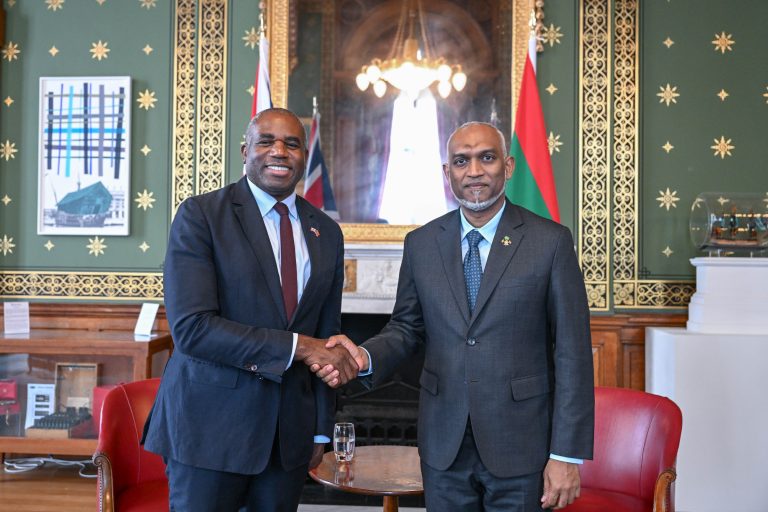 އިނގިރޭސިވިލާތުގެ ފޮރިން، ކޮމަންވެލްތްގެ ސެކްރެޓަރީ އޮފް ސްޓޭޓް ރައީސްގެ އަރިހަށް އިޙްތިރާމްގެ ޒިޔާރަތެއް ކުރައްވައިފި