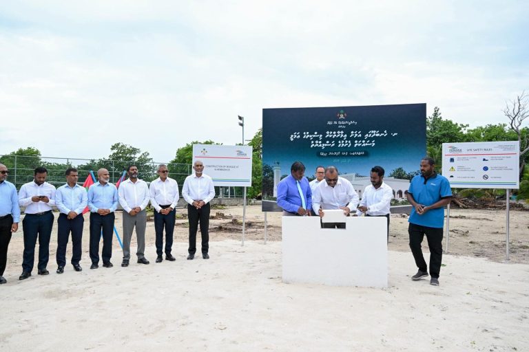 ނ. ހެނބަދޫ އައު މިސްކިތުގެ ބިންގާ އަޅުއްވައިފި