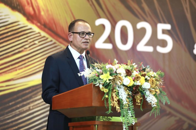 ދަރިވަރުންނަށް އެދެވޭ ތަޢުލީމާއި ތަރުބިއްޔަތު ދިނުމުގައި ޖާނާއި މާލުން ޤުރުބާންވާ ބަޔަކީ ބެލެނިވެރިން: ވަޒީރު އާދަމް ޝަރީފު
