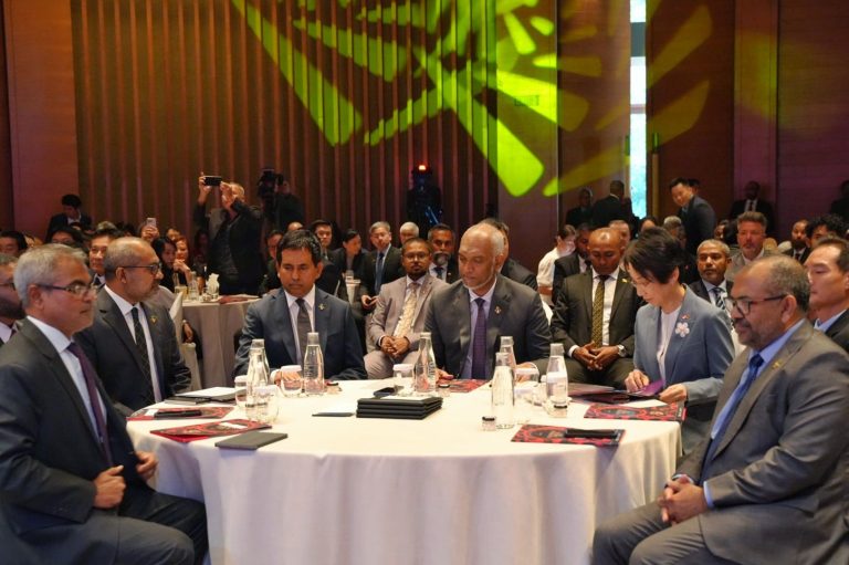 ގިނަ އަދަދެއްގެ އިންވެސްޓަރުންނާއެކު ސިންގަޕޫރުގައި ރާއްޖޭގެ ބިޒްނަސް ފޯރަމް ފަށައިފި