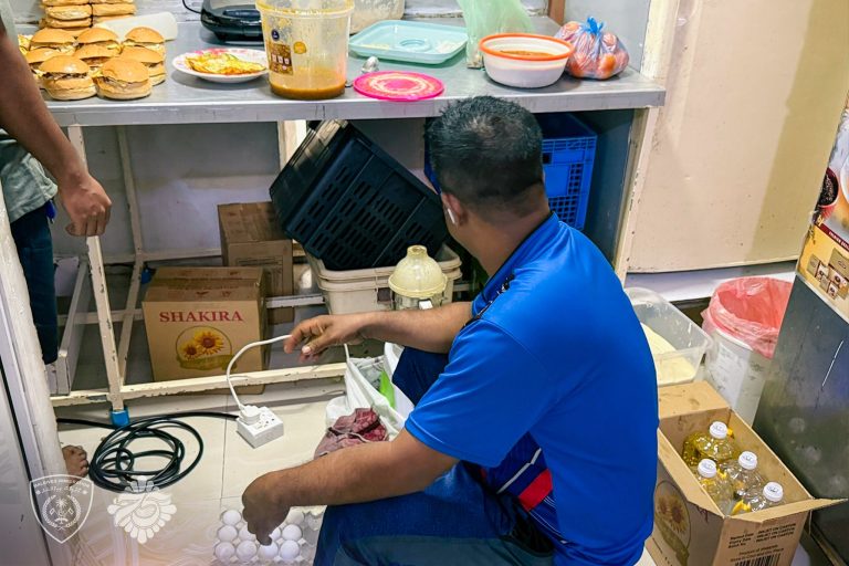 ކެފޭއެއް ބަލައި ފާސްކޮށް، ގަވާއިދާ ހިލާފަށް އުޅެމުންދިޔަ 5 ބިދޭސީން އިމިގްރޭޝަންގެ ބެލުމުގެ ދަށަށް ގެންގޮސްފި