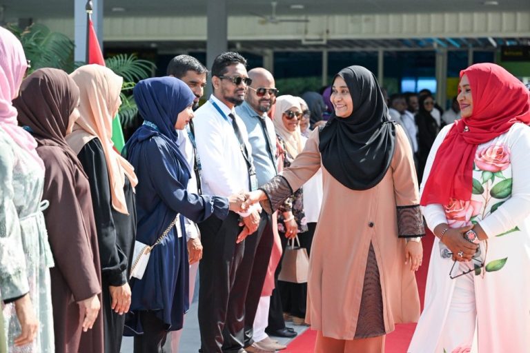 ރަސްމީ ދަތުރުފުޅެއްގައި މެޑަމް ސާޖިދާ ކުޅުދުއްފުށި ސިޓީއަށް ވަޑައިގެންފި