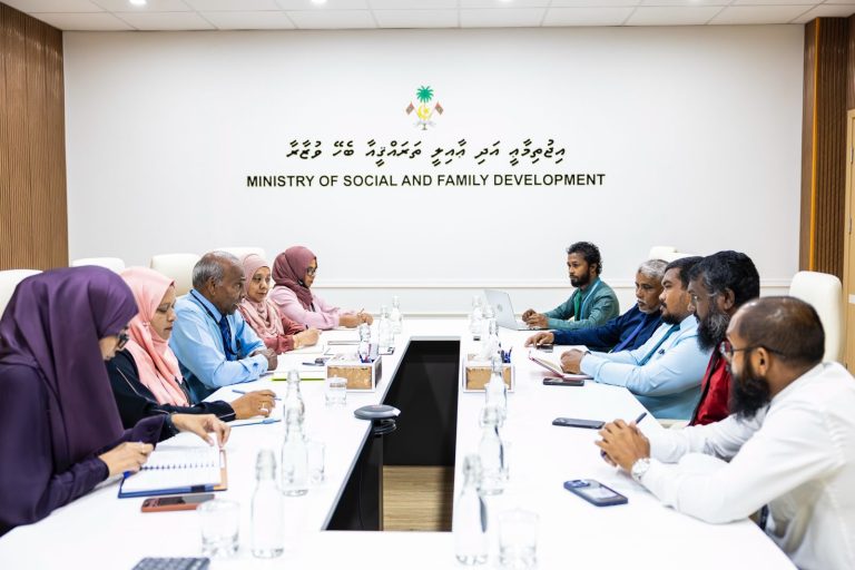 ނޮޅިވަރަންފަރުގެ އިޖުތިމާޢީ ދުޅަހެޔޮކަމާއި ތަރައްޤީއަށް އަމާޒުކޮށް ކުރާނެ ގިނަ ކަންތައްތަކާ ބެހޭ މަޝްވަރާކޮށްފި