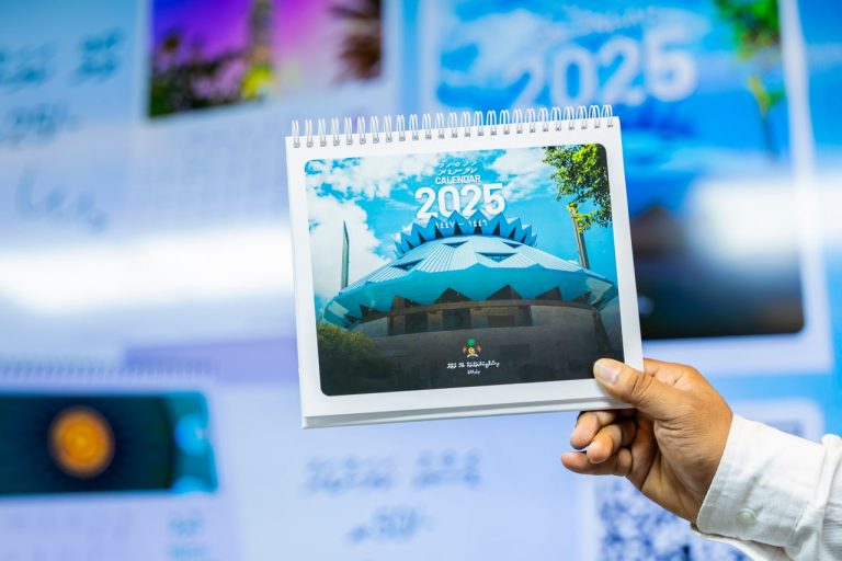 އަންނަ އަހަރުގެ ކަލަންޑަރުގައި ހިމަނާނެ ފޮޓޯތައް ހޯދުމަށް "ކަލަންޑަރ ފޮޓޯ މުބާރާތް" ފަށައިފި