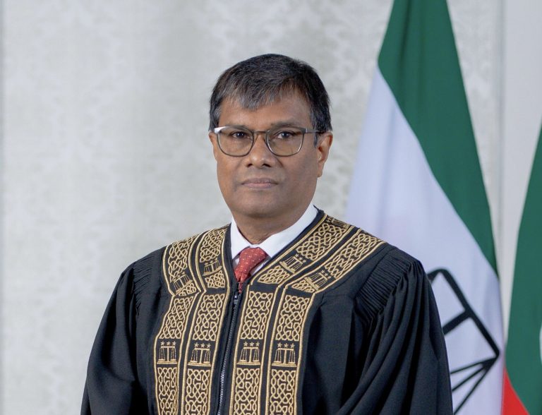 އުއްތަމަފަނޑިޔާރު އޮނަރަބަލް އަޙްމަދު މުޢުތަޞިމް ޢަދުނާން ޝަރަފުވެރިކަމާއެކު ރިޓަޔަރކޮށްފި