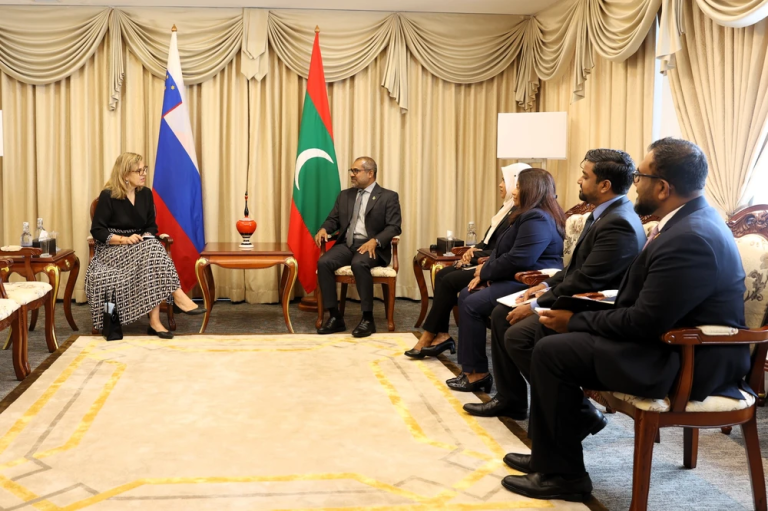ސްލޮވީނިޔާ އިން ރާއްޖެ އަށް ކަނޑައަޅުއްވާފައި ހުންނަވާ ސަފީރު ޚާރިޖީ ވަޒީރުގެ އަރިހަށް ވަދާޢީ ޒިޔާރަތެއް ކުރައްވައިފި