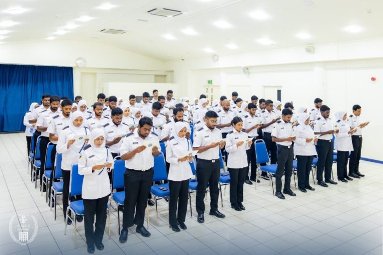 ކަސްޓަމްސްއާ އަލަށް ގުޅުނު 56 މުވައްޒަފުން ހުވާކޮށްފި