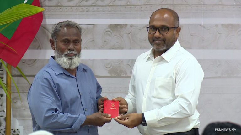 މަނަދޫގައި ޕާސްޕޯޓުގެ ޚިދުމަތް ފަށައިފި