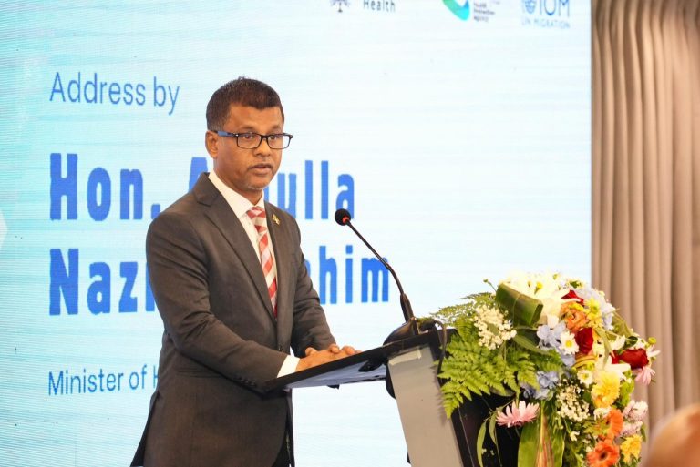 ބިދޭސީންގެ ސިއްޙަތާ ބެހޭ ސިޔާސަތާއިއެކު ހުރިހާ އެންމެންނަށް ވެސް ހަމަހަމަކަމާއެކު ޚިދުމަތް ލިބޭނެ: ވަޒީރު