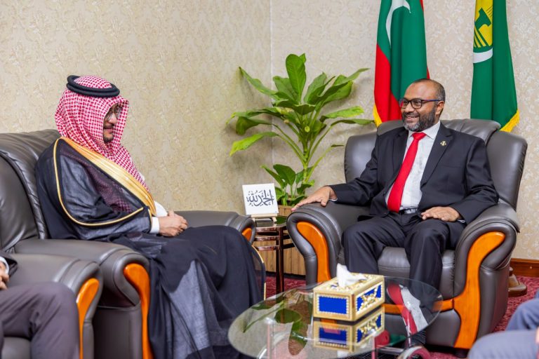 ސަޢުދީގެ އައު ސަފީރު ވަޒީރު ޑރ. މުޙައްމަދު ޝަހީމް އާއި ބައްދަލުކުރައްވައިފި