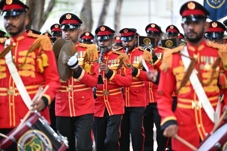 ޤައުމީ ދުވަހުގެ ޝަރަފުގެ ހިނގާލުން މާދަމާ ހަވީރު