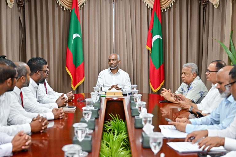 ރައީސް އޭދަފުށީ ކައުންސިލާއި އެ ރަށުގެ ބައެއް މުއައްސަސާތަކުގެ އިސްވެރިންނާ ބައްދަލުކުރައްވައިފި