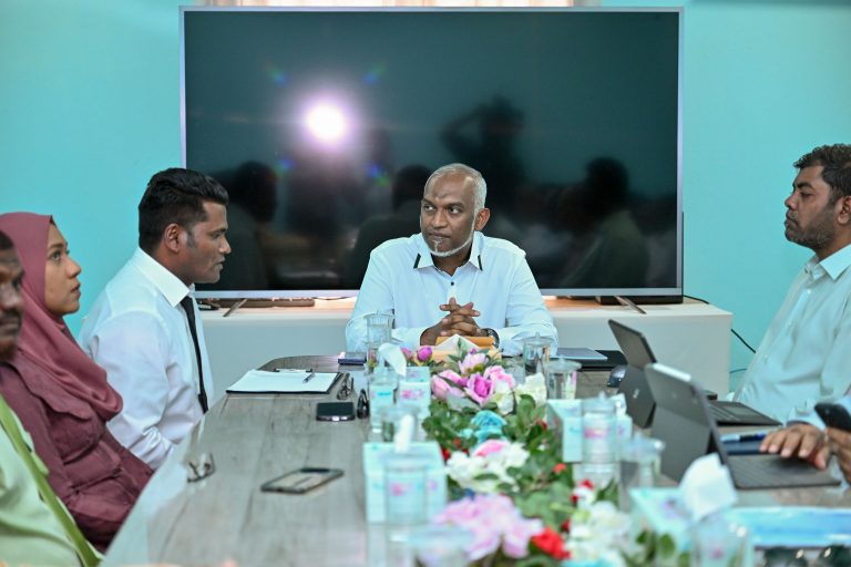 ރައީސް ހިތާދޫ ކައުންސިލާއި ބައްދަލުކުރައްވައިފި
