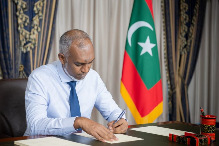 ފެނާއި ނަރުދަމާގެ ޤާނޫނަށް ދެވަނަ އިޞްލާޙު ގެނައުމުގެ ބިލު، ރައީސް ތަސްދީޤުކުރައްވައިފި