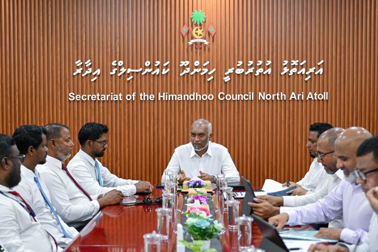 ރައީސް ހިމަންދޫ ކައުންސިލްއާއި ބައްދަލުކުރައްވައިފި