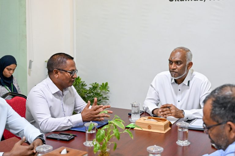 ރައީސް، އަރިއަތޮޅު އުތުރުބުރީ އުކުޅަސް ކައުންސިލާއި ބައްދަލުކުރައްވައިފި