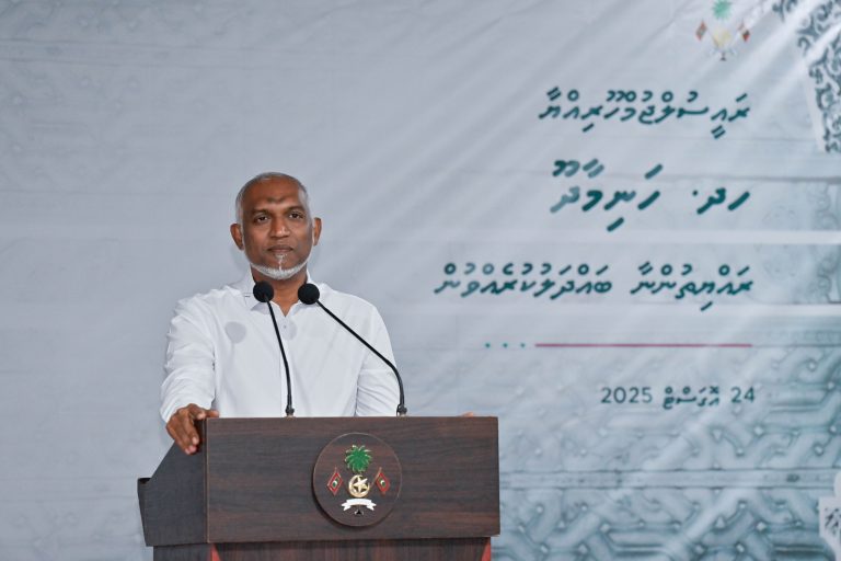 އަމާޒަކީ، ލަސްވެގެން ނޮވެމްބަރު މަހު، ހަނިމާދޫ އެއަރޕޯޓު ނިންމައި ހުޅުވުން: ރައީސް