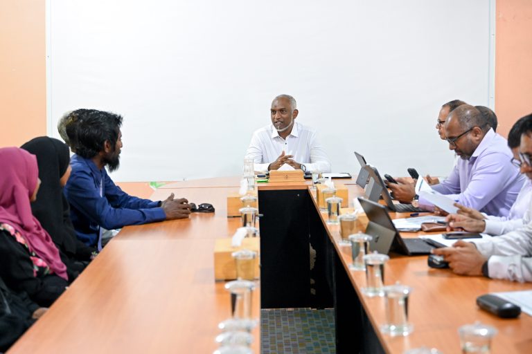 ރައީސް ނައިވާދޫ ކައުންސިލްއާއި ބައްދަލުކުރައްވައިފި