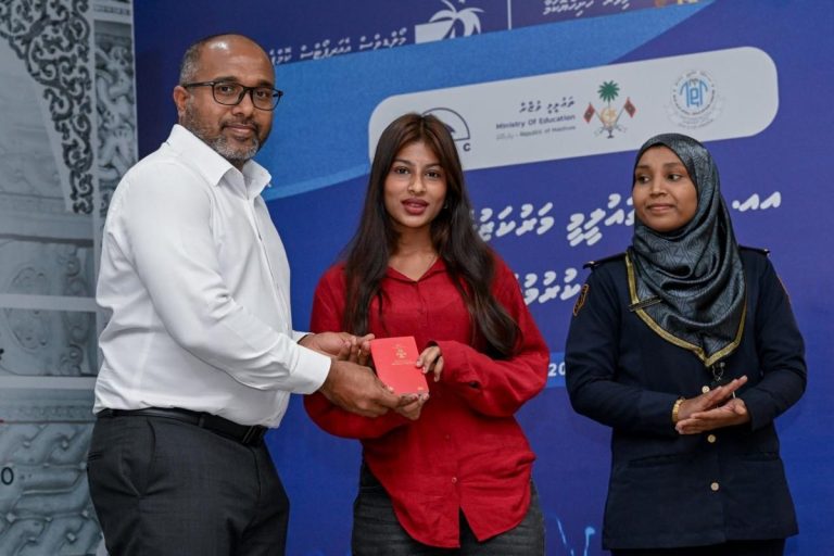 ރަސްދޫގައި ޕާސްޕޯޓާއި އައިޑީކާޑު ދޫކުރުމުގެ ޚިދުމަތް ފަށައިފި