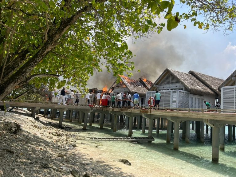 ކުޑަރަށް ރިސޯޓުގެ ވޯޓާވިލާގައި އަލިފާނުގެ ހާދިސާއެއް ހިނގައި 5 ވޯޓާވިލާ އަނދައިފި