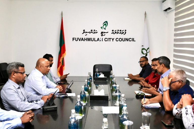 ފުވައްމުލަކުގައި ފުލުހުންގެ ޚިދުމަތްތައް އިތުރަށް ހަރުދަނާކުރުމަށް ކުރެވިދާނެ ކަންކަމާގުޅިގެން މަޝްވަރާކޮށްފި