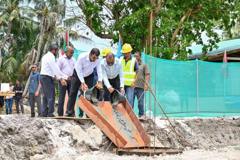 ބ. މާޅޮސް އައު މިސްކިތުގެ ބިންގާ އަޅުއްވައިފި